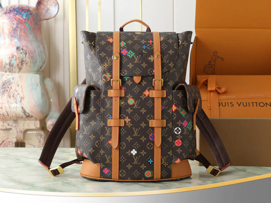 【Top First List It's so exclusive.】M3B Old flower. ♪ The coloured silks and the shoulders ♪CHRISTOPHER Medium double shoulder bag. Paragraph Christopher Medium double shoulder bag for material. Monogram PP Painting., SilkprintMonogram Pattern, A delicate, delicate, edible pasta., It's funr than a rough, contour-shaped collision.. The leather edge and the side pocket are lined., The fabric line is enriched with details.. Dimensions: 38 x 44 x 12.5 centimetres (Length x High x Kuan)