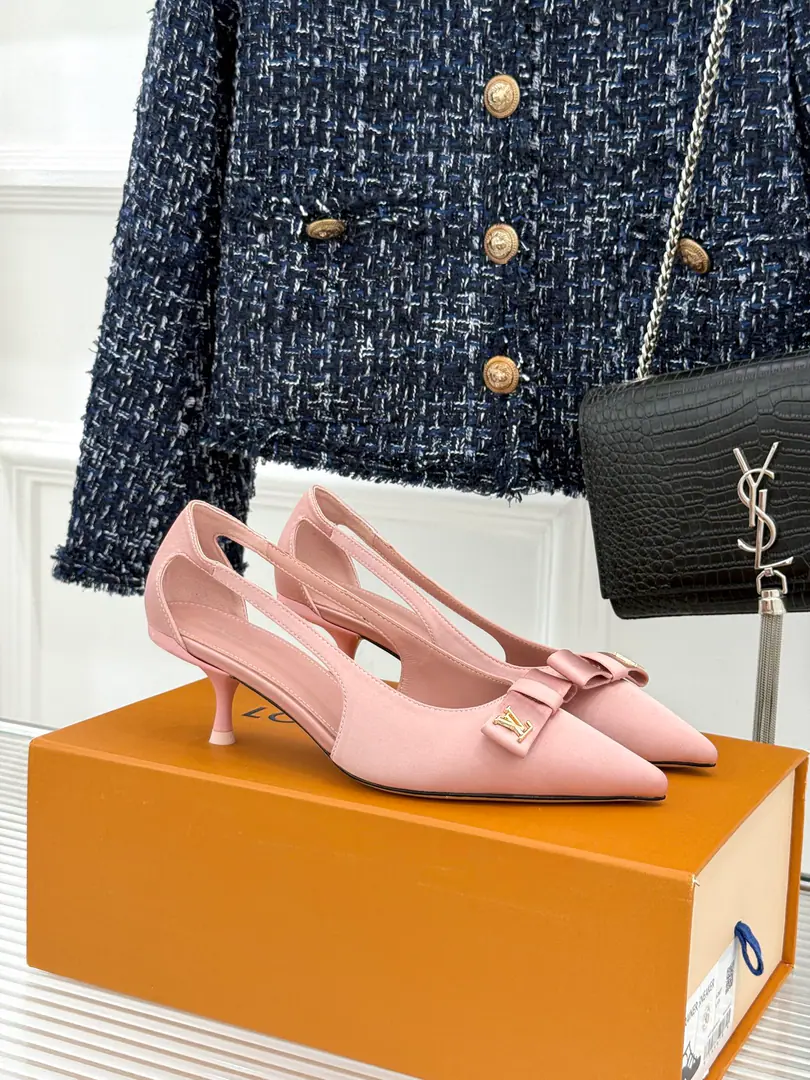 🏧𝐋𝐕The new donkey butterfly knot. Slimy high school heels.⚡️Top Level The fabric is actually a silk import. The inside feet are all sheep's skin. Italian imports are so thick. size: 35-41 [40 /41Custom）