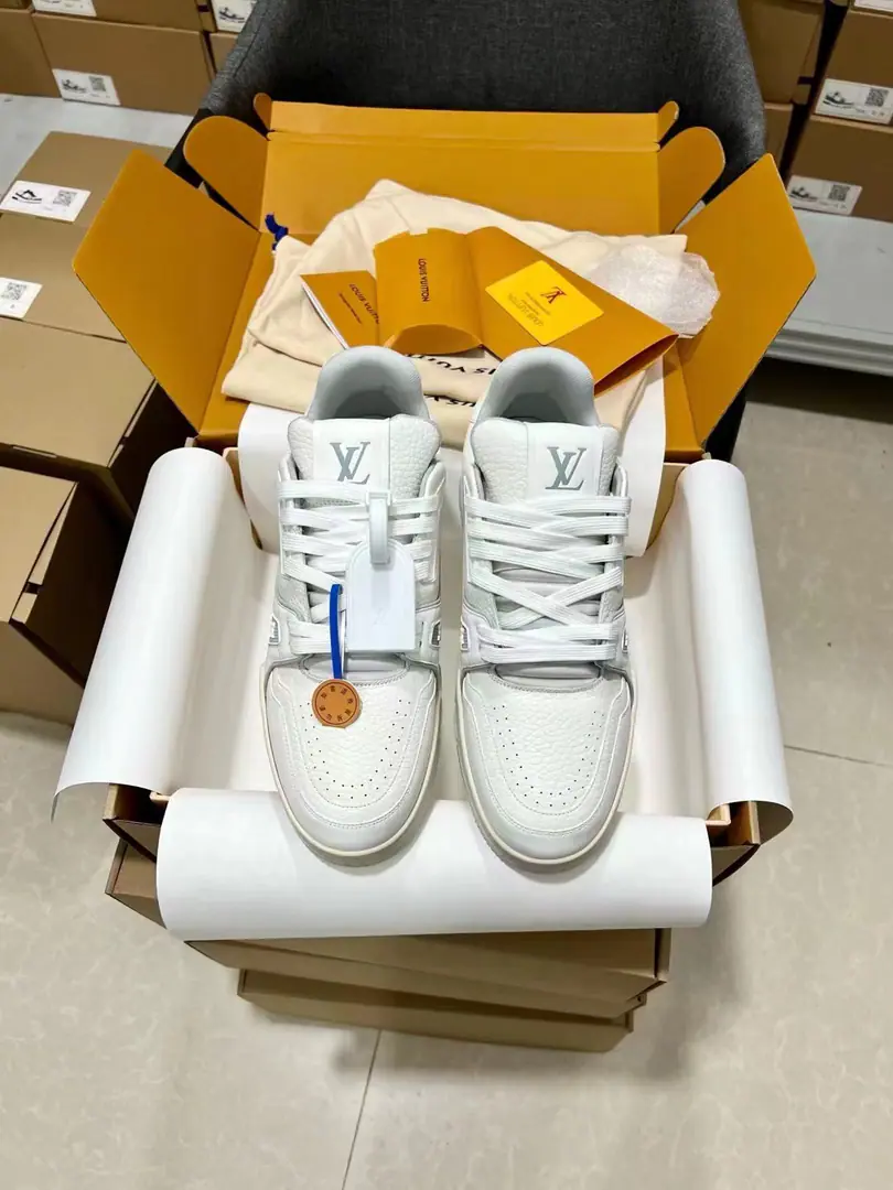 Top-level requisition version LV trainer "Couples set a series of leisure basketball shoes. ♪ The value of the face ♪ - The upper foot is fried., Every color is a giant.！The Tide Man needs a single item.🛍 Original customized pressure-cut grains, calf skin.（Non-market super-fibre skin You have to distinguish.！）The symmetrical old flowered mounds the cowboy cloth.. All the accessories are as they were.1:1Custom Even the shoelaces are colored.1:1Make a reservation.. Original Unique private modelTPUOtsumi!. Many of the little heart designs have to be original to be able to see what they're doing., The essence is the detail.！Original Condom Chips Card Sensitivity direct in.lv Official Network😏 Recurse ceiling level Full package of fine airplane gift boxes Please accept my quality.‼️ Please be careful with the market traffic.！ Codes: 35-44（Men38/45I'll make sure I don't change it.）