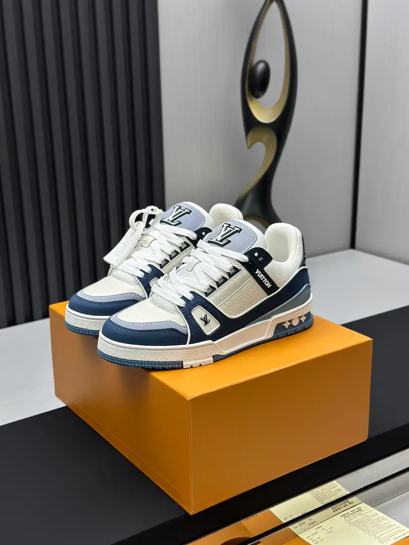 The factory is selling it. Top Version LV-Louis Vuitton.-A classic show. Empty glue process·Original1: 1Develop Rematch！！The upper foot is very comfortable. Luxury materials, - I'm doing a little work., The bottom print is European English letters. The shoe face is combed by Italian imported cow skin., The side of the side is branded.LOGOSigns and signatures, The latest emulsion pad.➕The netted inside., I'm so comfortable with my feet.. Original factory-specific double colourTPUGroup Bottom. Packet process Solid sewn by locks Fabulous.:Uniquely customised head-deck skin. Parts:A private model.Vuitton Marking Uchi.:Customize silk slides.-In the top silk cow. Otsumi!:TPUCombine heavy ground grinding and skating yellow Foot.:New emulsion pads.-The veil is sweaty. Pool process:All computer needles are wired. Shoeheads. Backset Cold thermal mode. Full pull-out. Medium down.logoStripes Box packing -Shoe belt. Certificate Card Notes Accreditation Dustproof bags The best wrapper on the net. Female35-40Men38-46（38/46Make a no-refund order.！