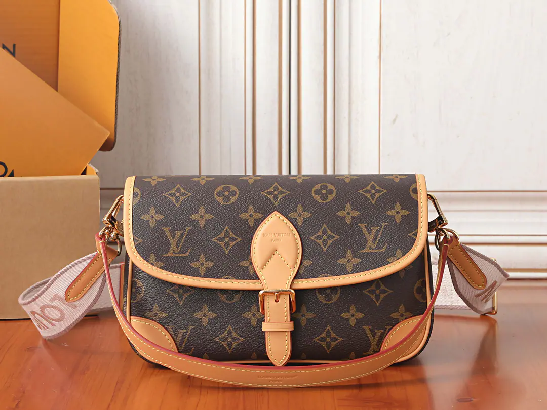 【 C01Dynamic chip】Top First List, Development of the original M13035✨‼️Paragraph Diane The bag is reconstructed. 1990 The classic design of the ages., Yes. Monogram The canvas is all wrapped up in leather-bag corners and traditional knittings like antiquities., Then we'll use our pocket and complete the inner layers to improve Mordon's function.. The broad band of wiring straps shows a bright Louis Vuitton logo and a very good one. Monogram Flower pattern. 24 x 15 x 9CM (Length x High x Kuan) Monogram Tiled canvas. I'm making old cattle leather. Built liner Metal The caps are with a button. The zipper bag. Outside pocket. - You can take smartphones., Victorine The wallet., Paper towels., Lipstick, Headphones and keys. Weight: 0.5 kg Shoulder belt.: Disableable, Unreconciled Half a band.: 50.0 centimetres Hand handle.: Single handle., Disableable