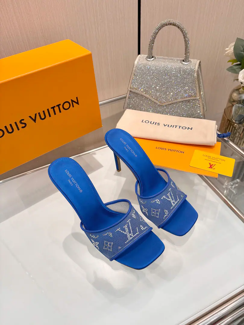 Plant price 【Requisition level】, Louis Vuitton 2026The official spring and summer series.！Perfect., New heels.🆕, Synchronise update of the network Lv- The drill.“logo”With a little bit, Shoe-face ironing rig., The details are full., The effect visual feast.💯It's hard to hide.lvThe grace is just fine., The upper foot is comfortable., Women are so good.. New original inverted, model, Extreme1:1shape, You're a good worker., Importing high-end fabrics shows a sense of precision.！ Fabulous.: Import net veil In the inside, it's a fine soft sheep., Foot.: Importing silk cloths, Italy is a big-ass country. 9CMFlank bag and... Codes: 34-41（34.40, 41, Customize or not change） ​