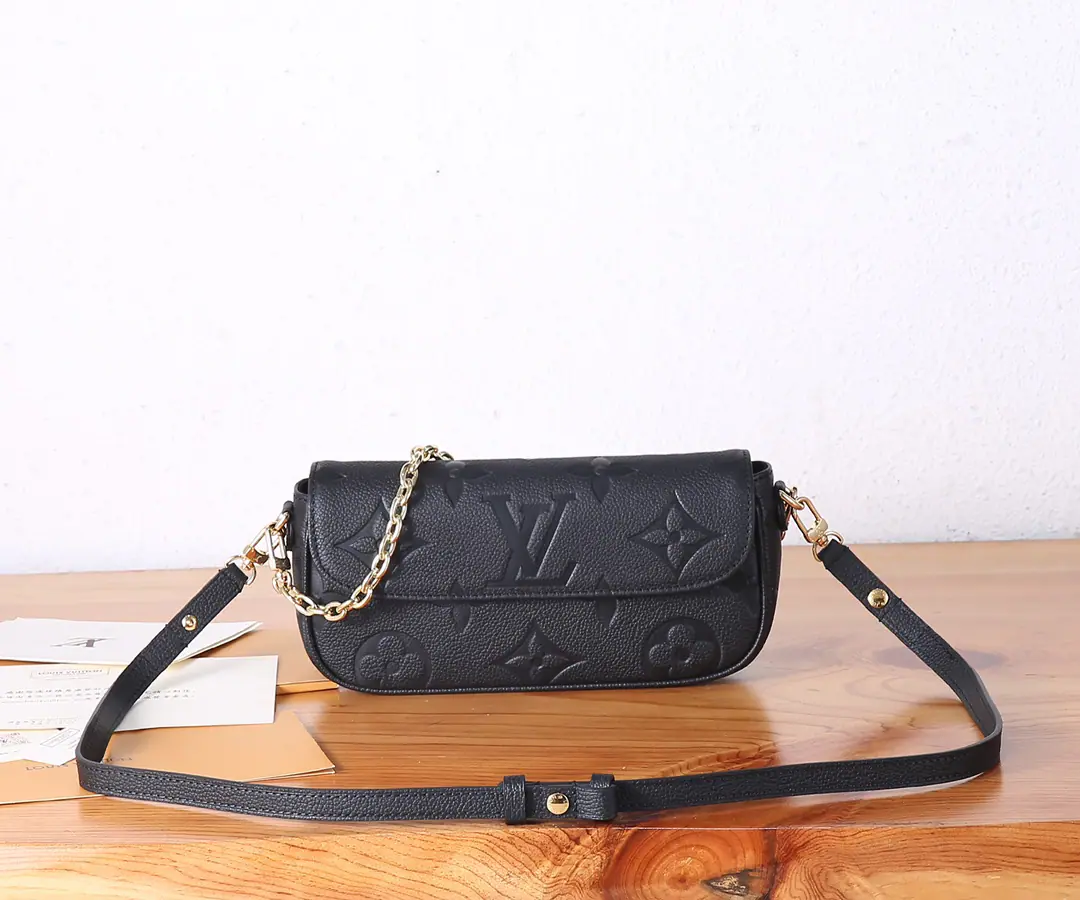 P‼️Top First List, Enhanced version‼️Paragraph Wallet On Chain Ivy The bag is... Monogram Empreinte Purx leather pressure. Monogram Pattern, Shape soft and comfortable close-up.. The button flipping is opening up enough space., Easy to collect what you need.. The chain of jewelry and the modifiable leather shoulder belt can be removed., Achieving multiple means of carrying back, It's all right to be here day and night.. Model: M82154（Black） Dimensions: 23.5 x 12 x 4.3 centimetres (Length x High x Kuan)