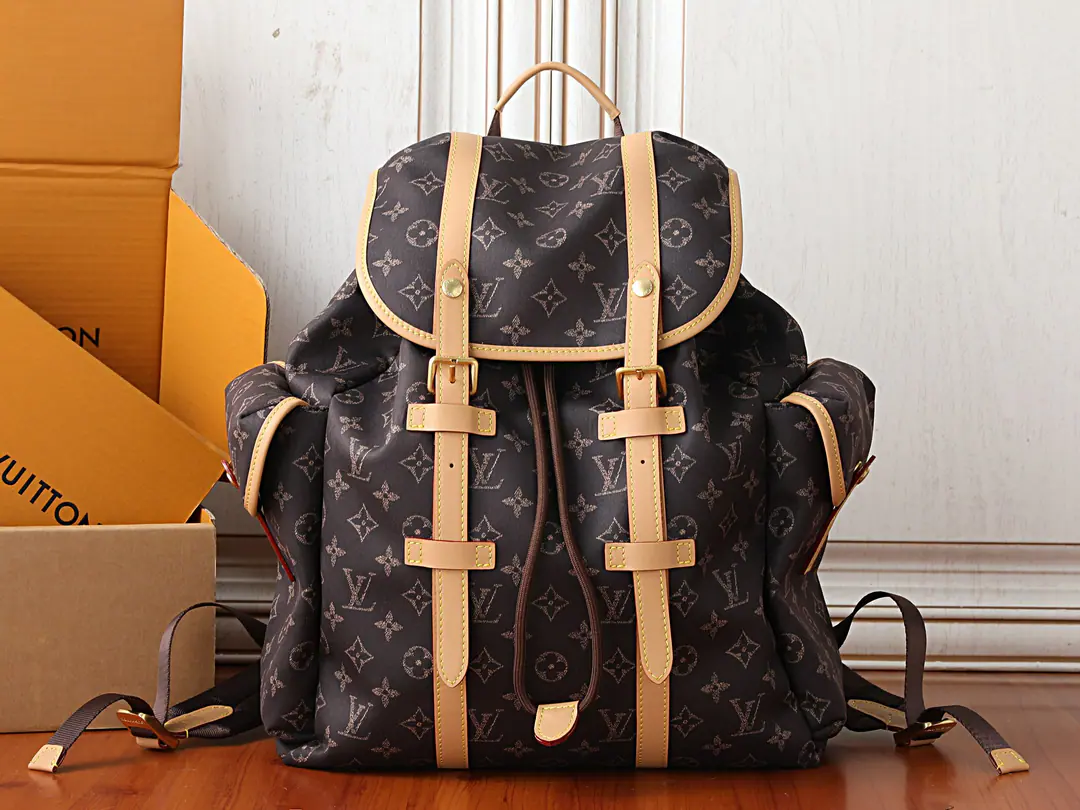 【 C01Dynamic chip】Top First List, Development of the original M2A ✨‼️Paragraph Christopher East West The two-handbag focuses on Louis Widden and Sandwig technology., The soft touch of the silk and the durability of the thugs are combined with a new knitting process., The light, elegant choice of achievement.. Wide-ranging design, multi-pock and condensable 14 Inches of laptops.. 51 x 44 x 26CM (Length x High x Kuan) Monogram Pattern Louis Widden Sandwigs technology.（51% -Camera. / 49% Jin-ho!） The leather side of the cow. - The liner. Metal Main Layer Turn the cap open. Press button cut. Inline bag, Storeable 14 Inches of laptops Double-in-the-box - Get back. Regable shoulder belt Hand handle.: Hand handle.