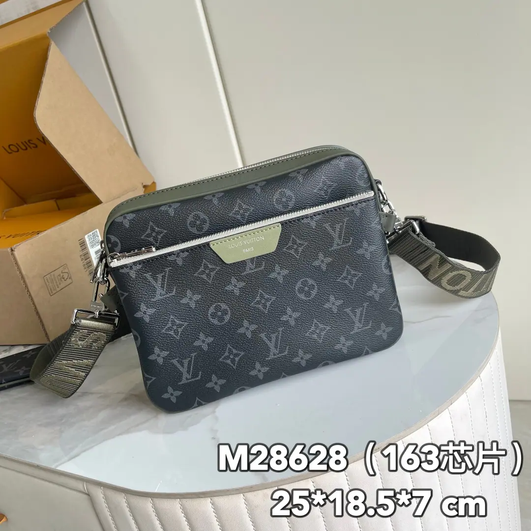 【 C01 Chip version】 Internal pricesP Paragraph: M28628, Original List Enhancement💪【I'm taking a background picture.】Paragraph Trio Mailman bag combination Monogram Eclipse The canvas and leather., Inspired by the... 2000 The Japanese street of the era. You can take out your zippers and your pocket bags., With a broad master bag and Louis Vuitton marking strap., - It's a fashionable choice for sports.. Dimensions: 25 x 18.5 x 7 centimetres (Length x High x Kuan)