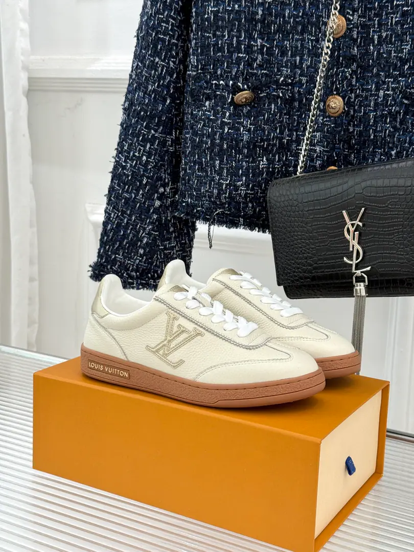 🏧𝐋𝐕The donkey family's new shoes. ♪ When the German shoes are rejuvenated and regenerative ♪ This German shoe is a classic that injects a high sense of recognition and luxury. Big side.LOGOIt's a mix of almonds. He's so smart. The fabric is custom-made for cattle skin. The inside feet are all sheep's skin. Original Opener CustomTPUOtsumi! size: 35-40（40Custom）