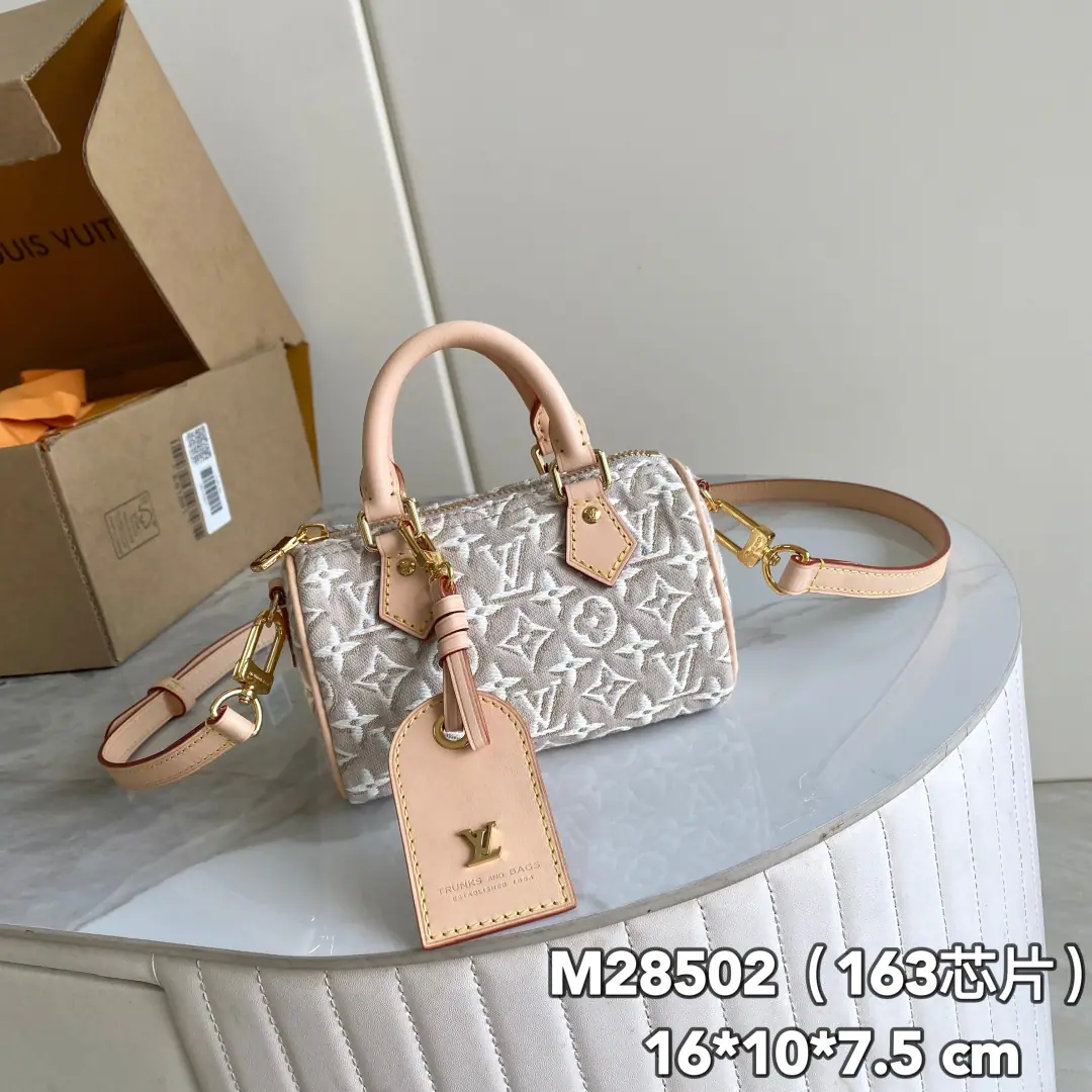 【 C01 Chip version】 Internal pricesP Paragraph: M28502, Original List Enhancement💪【I'm taking a background picture.】White flowers. Cowboy.speedyA pillow bag. Nano Speedy Handbag. This paragraph is for the delicate twilight of the sails. Monogram Emblème Marking, I'm wearing a brand-new hardbox-tacked red-coated body., It's a pair of corrosion-coloured cattle leather and disassembly. LV Address Card, Pass on Louis Vuitton's mastery, come on.. A compact configuration is suitable for daily needs such as pocket wallets.. 16 x 10 x 7.5 centimetres(Length x High x Kuan）