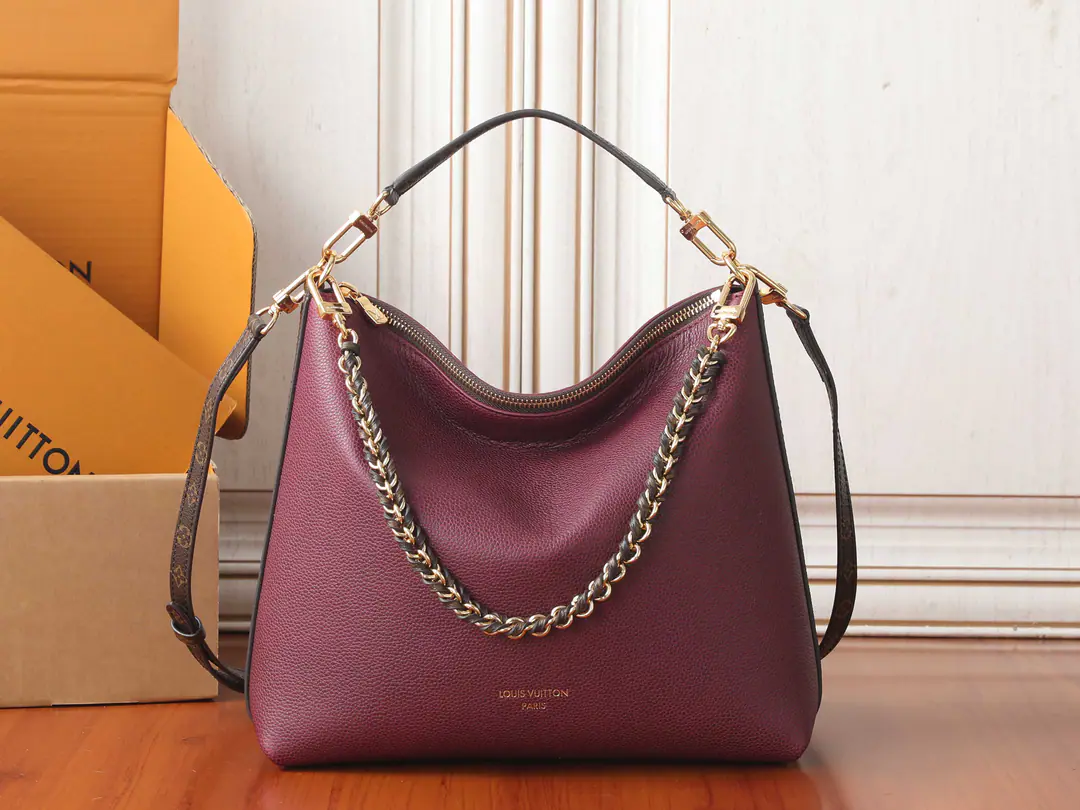 【 C01Dynamic chip】Top First List, Development of the original M3A ✨‼️2026 The Morning and Autumn series. Multipass A gentle version of the handbag., To make a mark of the pristine leather. Monogram canvas elements. Weaving chains and making a big picture., Soft contours achieve multiple back-to-back approaches, It's easy to accommodate a tablet.. 30 x 26 x 10CM (Length x High x Kuan) Cow leather. The topsaling side. Built liner Metal Acceptable 11 Inch tablet computers, Smartphones., Headphones, Clémence Money clips and sunglasses. Shoulder belt.: Disableable, Adjustable Half a band.: 43.0 centimetres Half a length of the belt can be moved.: 51.0 centimetres Hand handle.: Single handle. Hand handle.: Single handle.