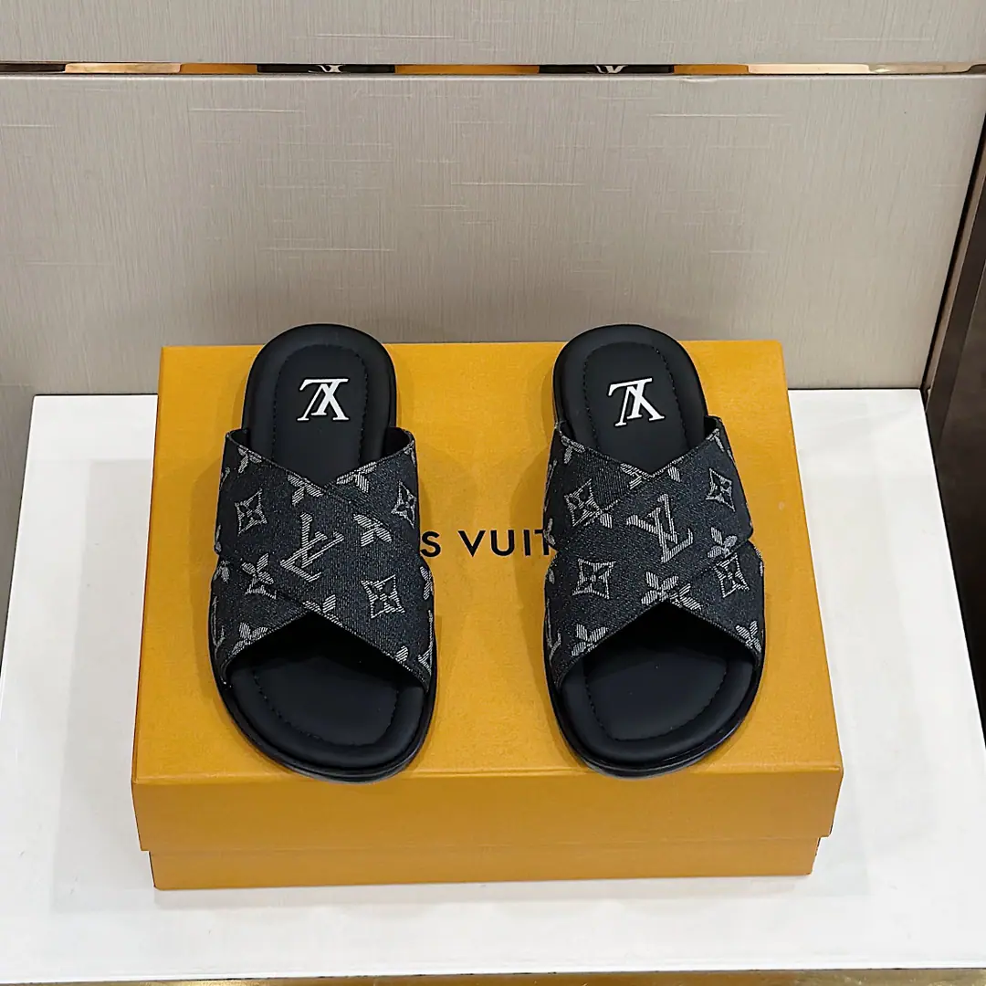 LVLouis Vuitton.monogramCross-overs with a man's dick.-That's a big one. Soft-skinned cow leather., The classics of the Chen Monogram Pattern. The elegant shoe face is like a cross-brand letter., The skin of a cow and the true depth of a man's work are light and flexible.. Size:39-44(38.45 Do it. That's a big one.