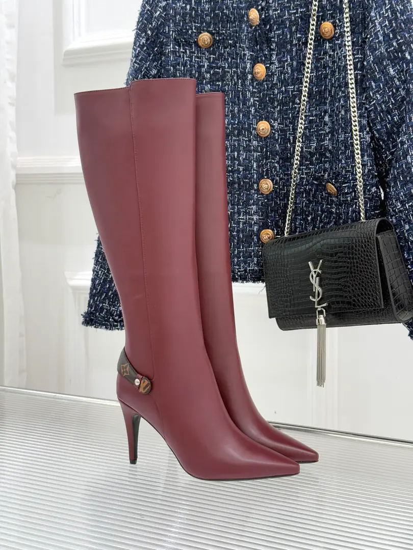 🏧𝐋𝐕A new item in the donkey's autumn and winter. Top-of-the-art old twigs with high-head and boots. Fine MetalLVSign it up. Personally pointed design Nice and fashionable. Perfectly stretching the legs. ♪ Gives you confidence and freedom between walking ♪. Comfortable and tall.8cm Walking is sexy. The fabric is in the original form of sheep./Bullskins. The insides are all sheep's skin. Italian imports are so thick. Size35-41 [40/41Custom]
