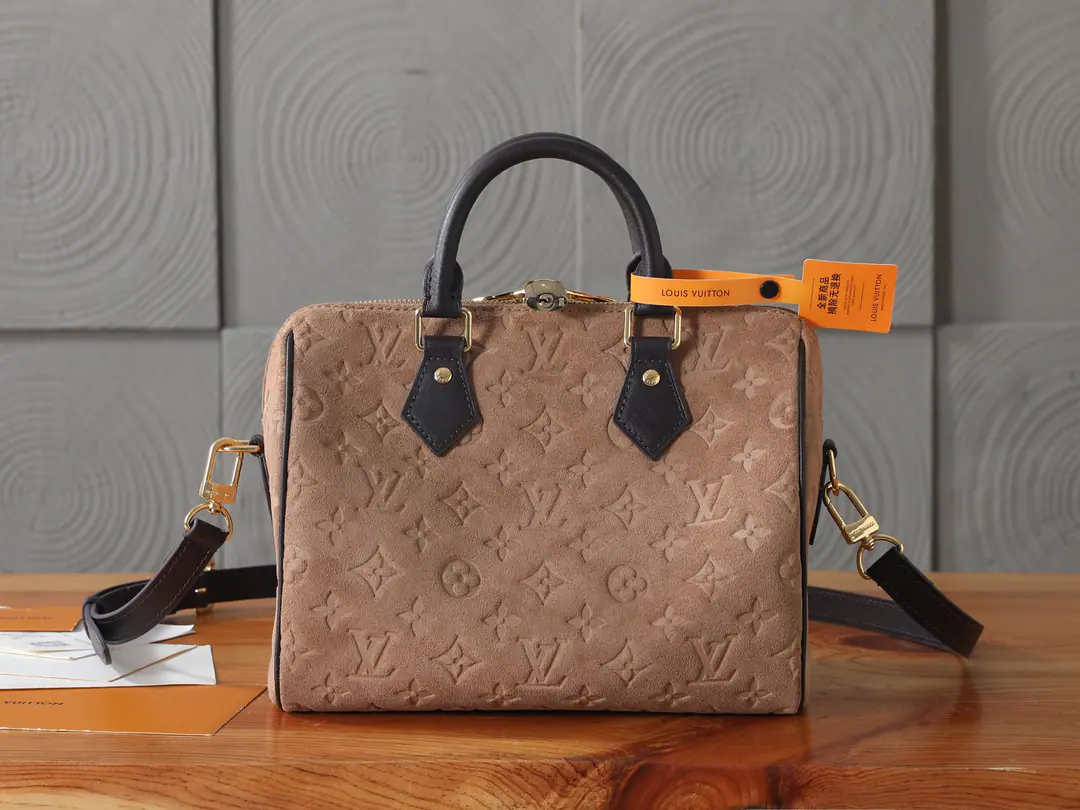 P【 C01Dynamic chip】‼️Top First List, Enhanced version‼️Speedy Bandoulière 25 The bag came from Back to School Series, The soft and elegant fur seal. Monogram Pattern, Skin-skin-skinning., ♪ The Hwan-jin classic ♪. & Render Metals with LV ♪ Hang on a little bit more detail ♪, Inline bag to achieve functional considerations, Easy to switch double back and back.. Model: M2A Dimensions: 25 x 19 x 15 centimetres (Length x High x Kuan)