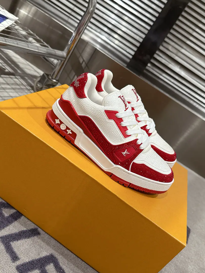 🏧𝗟𝗼𝘂𝗶𝘀𝗩𝘂𝗶𝘁𝘁𝗼𝗻Couple money.👫" LV trainerGlobal limitbulingbuling✨The top-of-the-shoe Quality of the Recreational Sports Shoes Series！ Louis Vuitton, Director of Art.Virgil Abloh The new revolutionary work that we've brought in. I want to put street style into shoe-shoe fashion., More young., Diversity. You're more personal with different socks.😍 Original custom-made cow skin.A special stamped cowboy cloth package. The luxuries of the membrane crystals can't drill. Packet process Solid sewn by locks TPUThe original is comfortable. Full package with original gift box Size35-45 [Women40.41Men45Do it.]