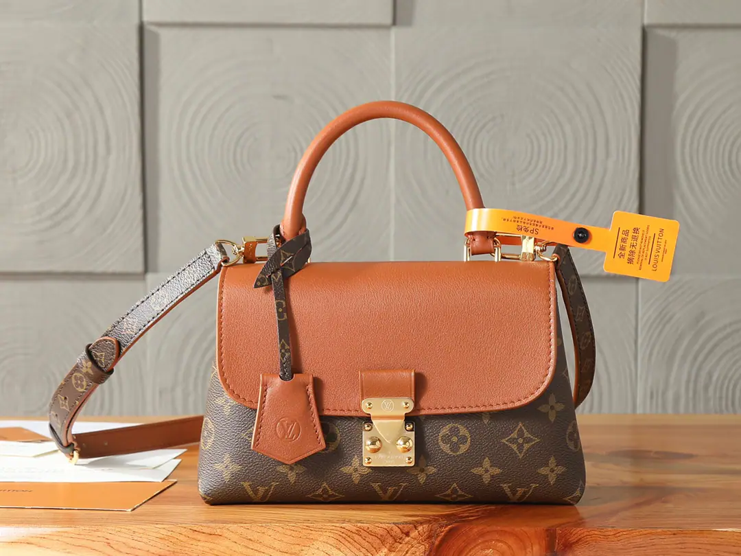 P【 C01Dynamic chip】‼️Top First List, Enhanced version‼️Madeleine BB The bag came from Monogram Series, A combination of practical and elegant savings with classic canvass.. Flip, The handle and the key bag are on the edge of the leather., ♪ Shining eyes ♪ S-lock The locks honor the brand collection.. Model: M28288 Dimensions: 24.5 x 16 x 8 centimetres (Length x High x Kuan)