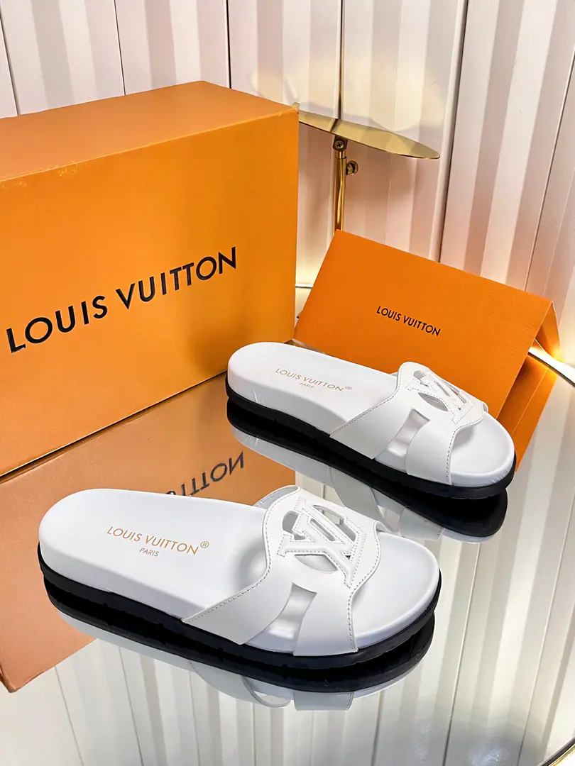LV｜ISOLA COMFORTEmpty slippers.✨ The counter.26Summer main boost., He's a very human being.IsolaThe series of chills., It's empty.LogoDesign is so low profile.. Import of head-story parchment+Cows are counter-feat., EmptyLVPrecision cutting Full leather mattress bed., You're not tired walking around in your long clothes. Original flower-stressed, slide-proof rubber floor. size: 35-39（40.41.42Do it.）