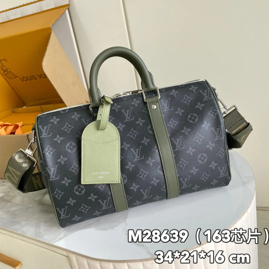 【 C01 Chip version】 Internal pricesP Paragraph: M28639, Original List Enhancement💪【I'm taking a background picture.】Paragraph Keepall Bandoulière 35 Use the handbag. Monogram Eclipse The canvas., To create color contrasts with dark leather belts and top handles, A match to a name plate.. Proper storage of daily requirements for fabric lined and sufficient internal space. Dimensions: 34 x 21 x 16 centimetres (Length x High x Kuan)