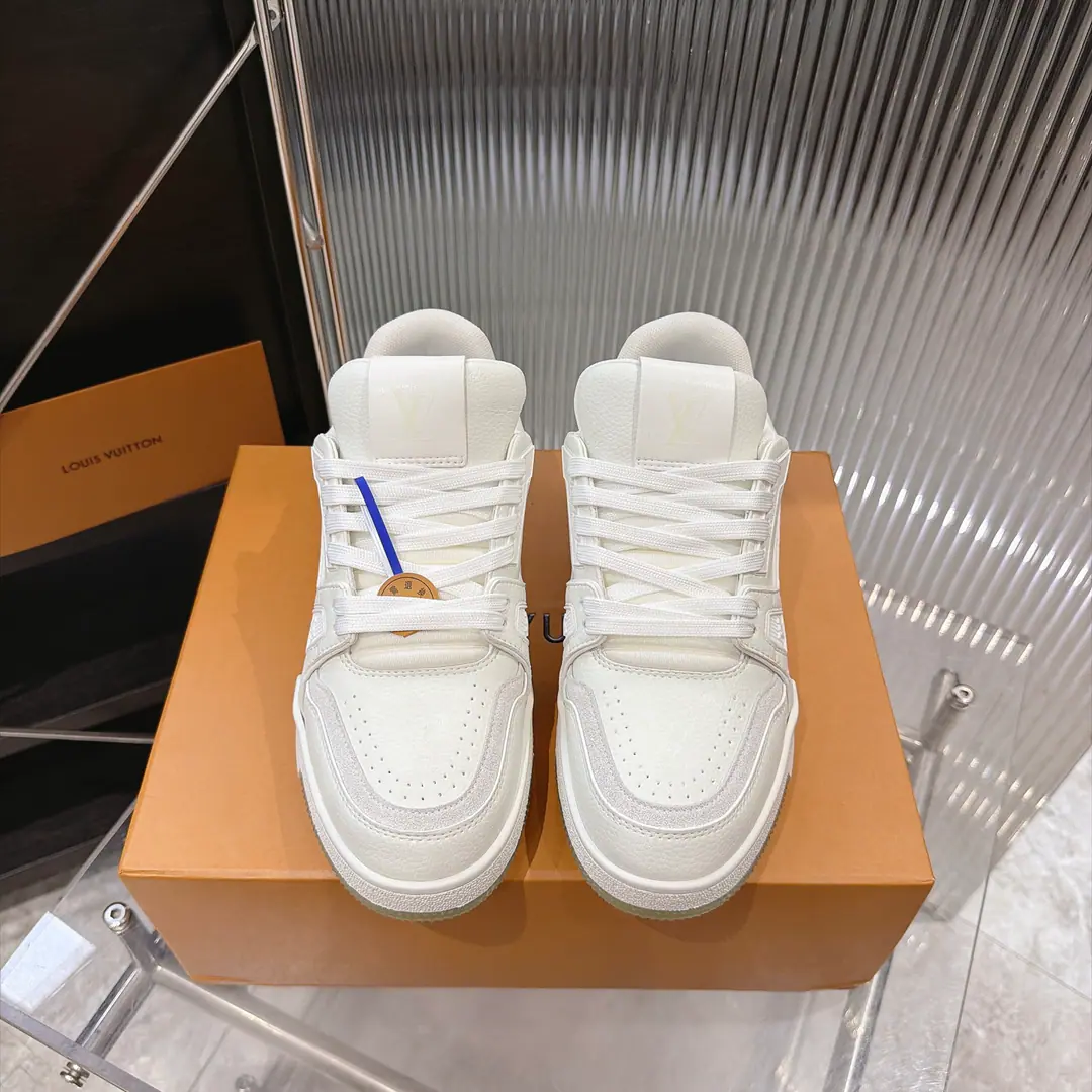 Plant The latest new nightlight.‼️ New money coming in.！ LV TARINELouis Vuitton. Donkey. LHome. Line limit Couple money. Leisure Sports shoes Skis. Original procurement development Make the goods. Paragraph LV Trainer The sneakers are depicting smooth cattle leather. Monogram Pattern, I'm telling you about the inspiration of the ancient basketball shoes.. A lot of shoes. LV Letter, The logo dates back to the brand. 1854 Year Send a cabinet for fine packaging🛍📦 ▪️Fabulous.: Original customized import of head-level cattle skin ▪️Uchi.: The original custom-made air network. ▪️Otsumi!: Original Open Model Slide-InTPUMaterial