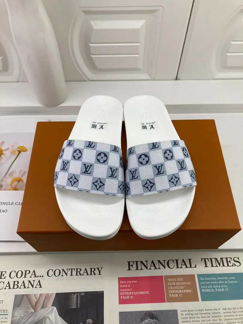 【LOUIS VUITON】2021Louis Vuitton's slippers., Original1.1Make a reservation., The classics of the cabinet.. Heat of shoes.logo, The top counter.logo, No details are missing. This slipper is a special hot spot. The material is made in parallel with the cabinet.. Colours: Multi-Currently Optional, To customize size:Female: 35/36/37/38/39/40/41/42 Men: 38/39/40/41/42/43/44/45/46