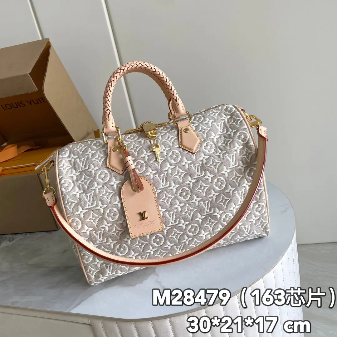【 C01 Chip version】 Internal pricesP Paragraph: M28479, Original List Enhancement💪【I'm taking a background picture.】 SPEEDY SOFT 30 Handbag. Paragraph Speedy Soft 30 The bag is new. Monogram Pattern, ♪ To build the sails ♪ Monogram Emblème Marking, A smart way to construct embroidery.. Don't put color on the art and innovation.. Skin-straps and knitting hands., LV Address plate name ID.. The wide-gauge is a convenient way to accommodate flat-board computers and other daily side-by-side requirements.. Dimensions: 30 x 21 x 17 centimetres (Length x High x Kuan)