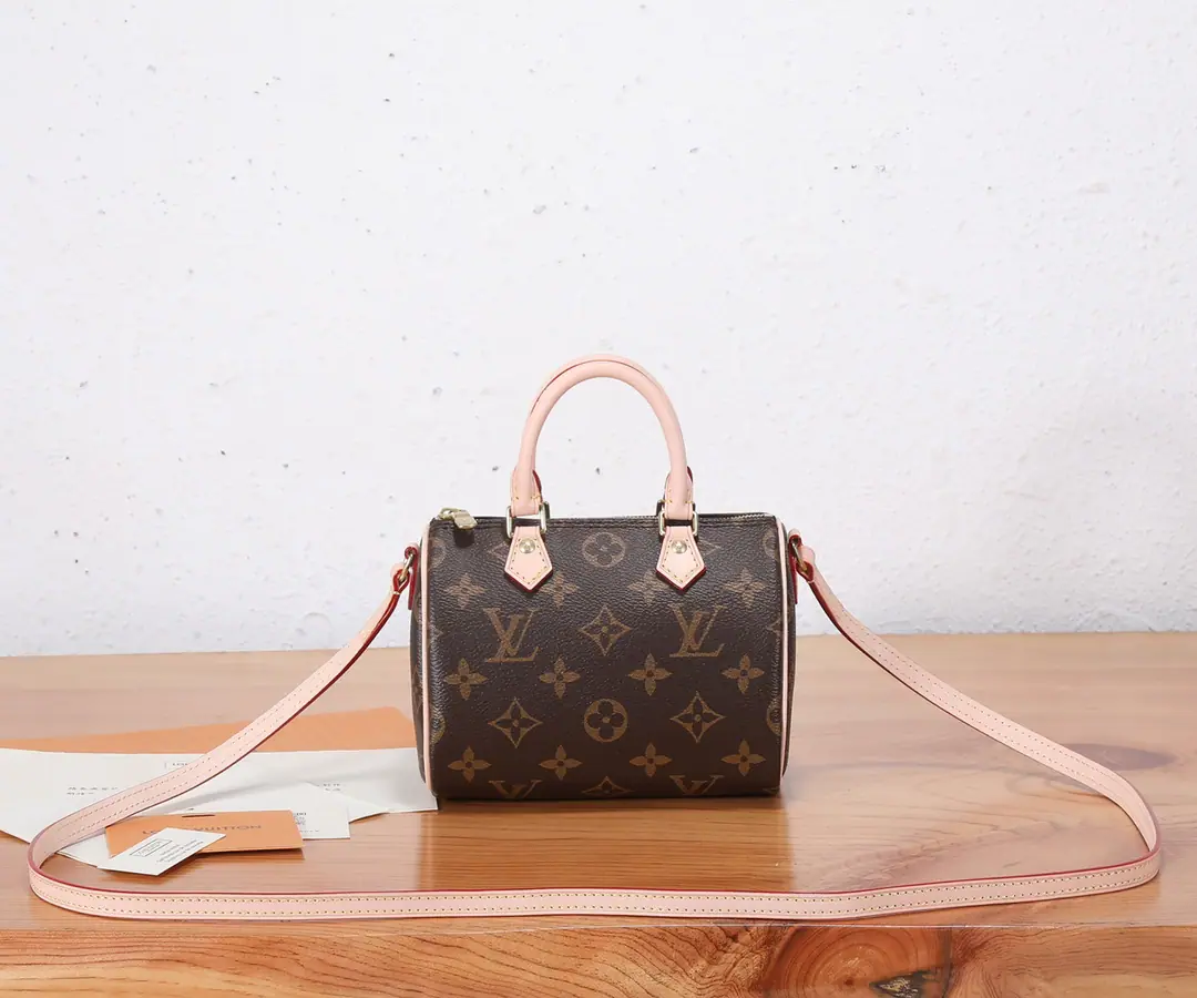 P【 C01Dynamic chip】‼️Top First List, Enhanced version‼️MonogramThe canvas.Nano SpeedyHandbag., It's a woman's taste., It's the ideal option for you to carry your daily things.. This bag is a prototype.SpeedyMini-in-a-bag., Sewling is good., It's easy to accommodate your smartphone., Credit cards and keys.. Model: M61252 Dimensions: 16 x 12.5 x 10 centimetres (Length x High x Kuan)