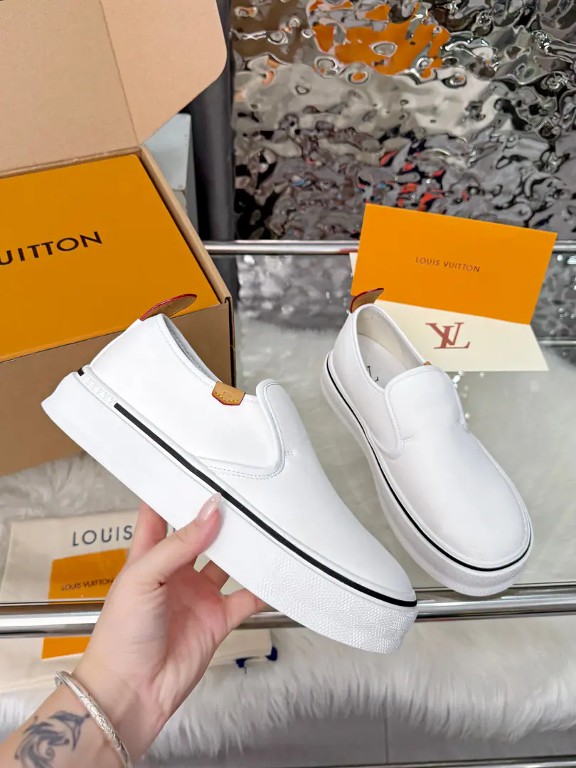 🇨🇳LV 27Spring and summer show.LV Combi♪ Flat-floor skateboard shoes ♪, - Don't worry about it.Pharrell WilliamsAnd he's got his new skateboard shoes.Combi: Low Gang!, 5Puncles., The suture., The shoes are all snake skin. Full package Load the plane box. Men39-46