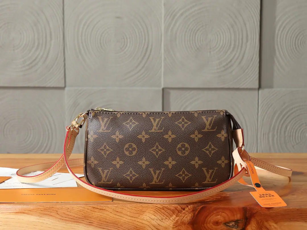 P【 C01Dynamic chip】‼️Top First List, Enhanced version‼️ This is a classic for eternity., ♪ It's... ♪MonogramThe canvas is made., Fit for daily use. The product may arrive more than3Month. The zipper is a metal fitting, a cotton cloth liner, a flat-and-blank bag with a natural cow's skin., Unreconciled！！ Model: M40712 Dimensions: 23.5 x 13.5 x 4 centimetres (Length x High x Kuan)