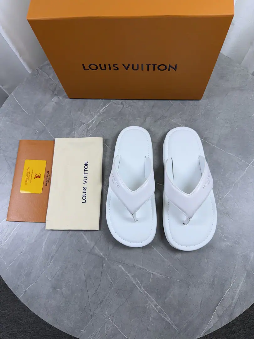 🌈LV | Louis Vuitton. ²⁰²³ 𝐬𝐬 🧡💚2026Spring and summer. Top Version‼️Original unamended The owner of the counter is making a new payment. Bread slippers. New hardware.🆕 ❥Requisition level！It's a great sense of excellence.！A huge amount of money from domestic and international bloggers., Old and fashionable. The upper toe blew up.！The boss's push.★ ━━━━━ ЅᏇєєt ━━━━━ ▪️Shoe.: Original-made cow-coloured fabric ▪️Uchi.: In sheep. ▪️Otsumi!: Rubber bubbles are high-end, deep-ground. ▪️Shoes.: 38-47（46-47Custom without re-offer）Batch