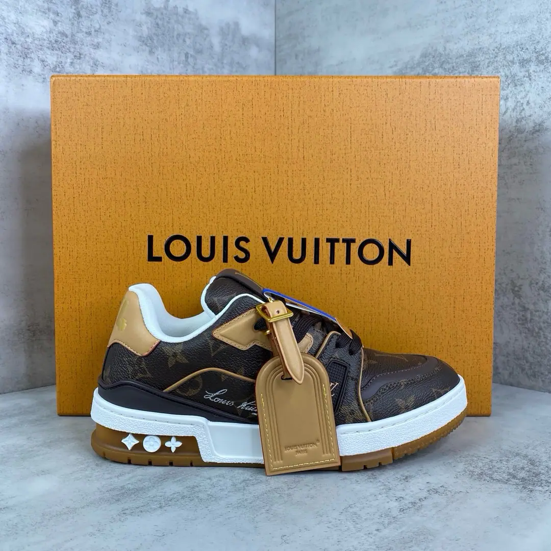 Top Version: Couple money. LV trainer~~New Upgrade~~Classic Return❗ Couple money., Skis., Basketball shoes., Sports shoes…… LVNew Sports Series. The reenactment.. Into the family's many classics.. Super handsome.~~ Full leather fabric., MatchLvThe badge., In the airnet., Original Base, Original shoes,, More details are perfect for the big stuff. size: 35—46（Women41.Men46Do it.）