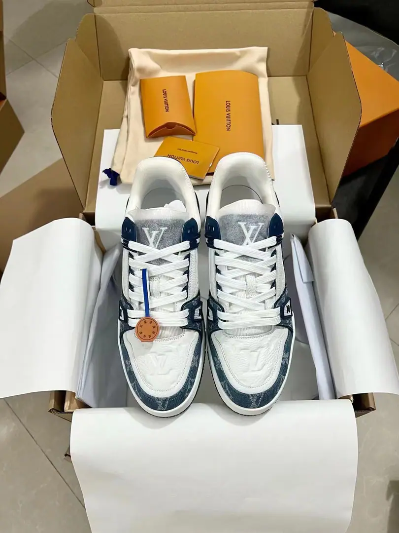 Top-level requisition version LV trainer "Couples set a series of leisure basketball shoes. ♪ The value of the face ♪ - The upper foot is fried., Every color is a giant.！The Tide Man needs a single item.🛍 Original customized pressure-cut grains, calf skin.（Non-market super-fibre skin You have to distinguish.！）The symmetrical old flowered mounds the cowboy cloth.. All the accessories are as they were.1:1Custom Even the shoelaces are colored.1:1Make a reservation.. Original Unique private modelTPUOtsumi!. Many of the little heart designs have to be original to be able to see what they're doing., The essence is the detail.！Original Condom Chips Card Sensitivity direct in.lv Official Network😏 Recurse ceiling level Full package of fine airplane gift boxes Please accept my quality.‼️ Please be careful with the market traffic.！ Codes: 35-44（Men38/45I'll make sure I don't change it.）