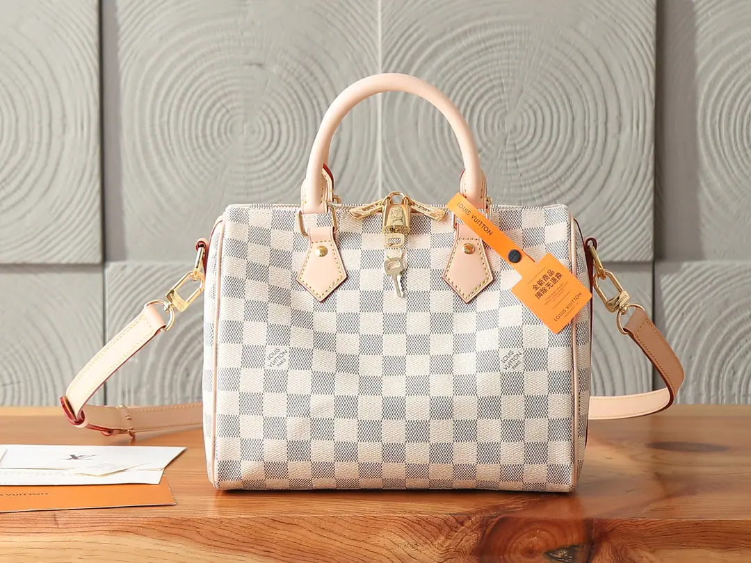 P【 C01Dynamic chip】‼️Top First List, Enhanced version‼️Speedy The series was designed for travellers., In this name, 1930 The booming speed system of the times.. Paragraph Speedy Bandoulière 25 Use the handbag. Damier Azur The canvas is blowing summer breezes., In classic form, -Put the leather handles on., The mark lock and the undisassemble shoulder belt continue with the sign-based brush., The classic choice for urban life.. Model: N40608/M41113- Hey, Greg. Dimensions: 19 x 15 x 25 centimetres (High x Kuan x Length)