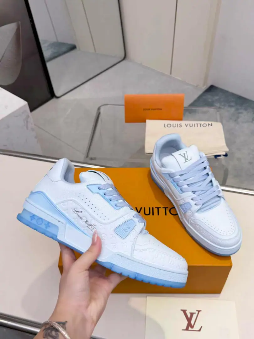 Plant price LV Skate Ice-blue-net skateboard shoes.｜Spring and summer, Qingxin, the luxuries shoe pole. 1.Total milk and white+A light blue impact design., ♪ The sight is so soft ♪, Both men and women can handle it.. Shoe face blends with top-story smooth cow skin., Particle pressure tan., The beehives are three types of material., The layers are so rich that they can get the heat out.. The four-mungsted-square-square-species rubber is a series of iconic designs., Process solid stereo. 2.The thicker sponge shoe is wrapped in comfort and no foot., Coarse saliva straps reinforce street attributes. Quadratic rubber with branded flower tattoos, A combination of face value and shock-resilient effect, The deep-tooth line is smooth-proof., A combination of skateboarding and daily commute.. 3.The colored ones don't come easy to break., It fits most of the leisure style., It's not too much to say., The details are all over the place.LVHigh-end shoe manufacturing process, It's a spring and summer shoe.. 4.Packaging: Full package 5.Codes: Couple money.35-45Code