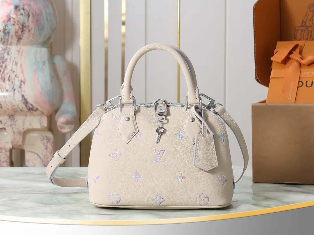 【Top First List It's so exclusive.】M2A White/In purple.（Gradient）ALMA BB Paragraph of the pocket Alma BB The bag came from Monogram Empreinte Series, Combining different tweaks with Link Marking, Show Soften and Gradient. The leather material of the cow is matched with microfibre liners., To protect the day's needs.. A small configuration of metal locks and keys, The insides are easy to collect small items.. Dimensions: 23.5 x 17.5 x 11.5 centimetres (Length x High x Kuan)