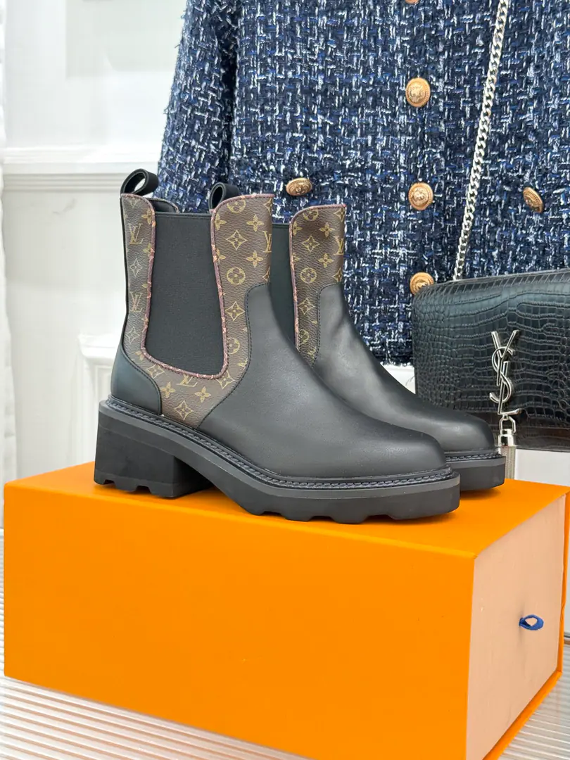 🏧𝐋𝐕The old Chelsea Chelsea., Big star shows a new Martin boots.. It's a lot of fashion., The upper foot is comfortable. The Louis Vuitton logo., Atmospheric gas. Fabulous.: Original import of calf skin Uchi.: Lamb skin. I'm comfortable with air. Otsumi!: TPUOriginal version to open Codes: 35-40 [40/41Do it.]