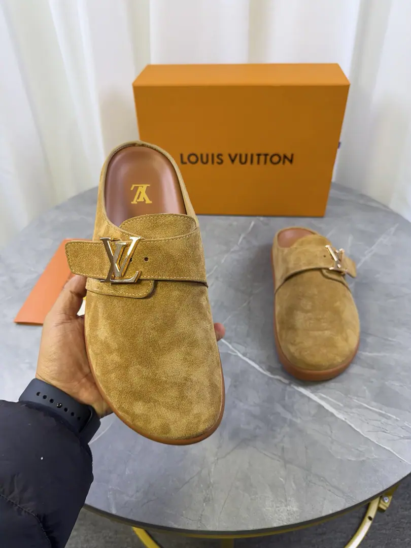 👱 Series slippers Half bag tow. louisvuitt…on fw. new arrival～ L…v aspen Water table slippers LHome.2026Spring-Hippaken slippers.🆕New Classicmonogram Bulb material from the bottom, The thicker floor is full of comfort.💯 Full gain.💯 The inside sheep. size 38-46（45 46No re-election.）