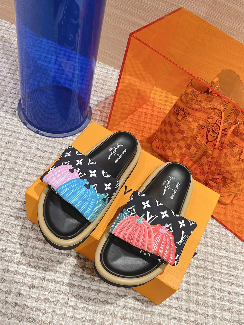 🐼🐼 LV | Louis Vuitton. 2023♪ Spring and summer ♪ Top Version⚠️ The newest feather slippers in the cabinet. A huge amount of money from domestic and international bloggers., Old and fashionable. The upper toe blew up.！The boss's push. All colors. Shoe.: nylon's old bouquet.➕Full feathers. Uchi.: Lamb skin. Otsumi!: The original is starting to burst into the bottom. Shoes.: Female size35-40 （41. 42No, no, no, no, no.）