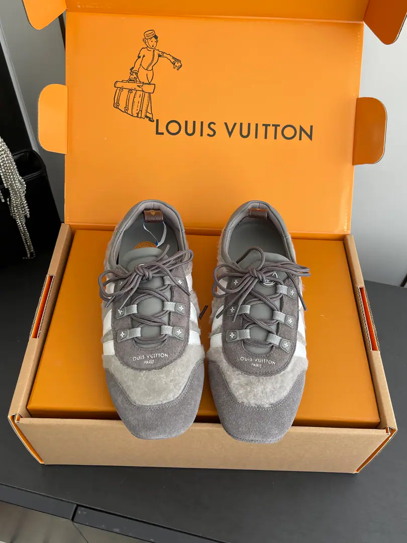 [Append+] 🏧𝐋𝐕Louis Vuitton's ass is a spring and summer.SneakerinaSeries Ballet sneakers. - Tetsu. Sneakerina Ballet wind shoes make flow lines with silky cow leather. The comfort of lightly shaped and sports shoes with ballet shoes. Side LV MarkingMonogram After the canvas, bring the details. Sacchetto Process and TPU The outside is a softer dress. Three pieces of accessories. Make it work. Fabulous. Original customized import of head-level cattle skin Uchi. The original customizes the original air network to be the foundation of the original. NoteTPUMaterial Codes: 35-41（40.41Do it.）
