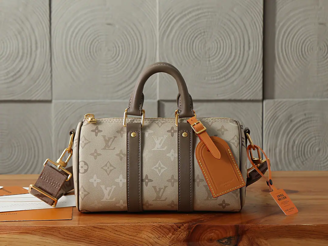 P【 C01Dynamic chip】‼️Top First List, Enhanced version‼️Keepall Bandoulière 25 Handbag Focus Pharrell Williams Made it. Monogram Surplus The canvas., "As a practicalist, aestheticist,. The pressurization process gives the fabric muscles., Irregular Monogram The pattern is a very colorful visual effect., Multiple back-to-back approaches with top handles and disassemble and regulated fabric sundries. Model: M29272 Dimensions: 25 x 15 x 11 centimetres (Length x High x Kuan)