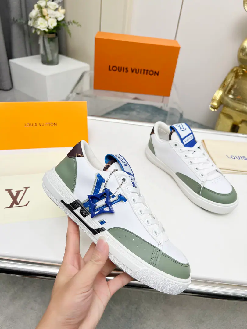 New Color LV Charlie Sports shoes are being introduced in China, Sustainable material consumption ratio reached 90%. Sides to say the big word. LV Letter, Monogram Garage dot back., Monogram Flowers fall on shoelaces.. Female size35-41, Men38-45