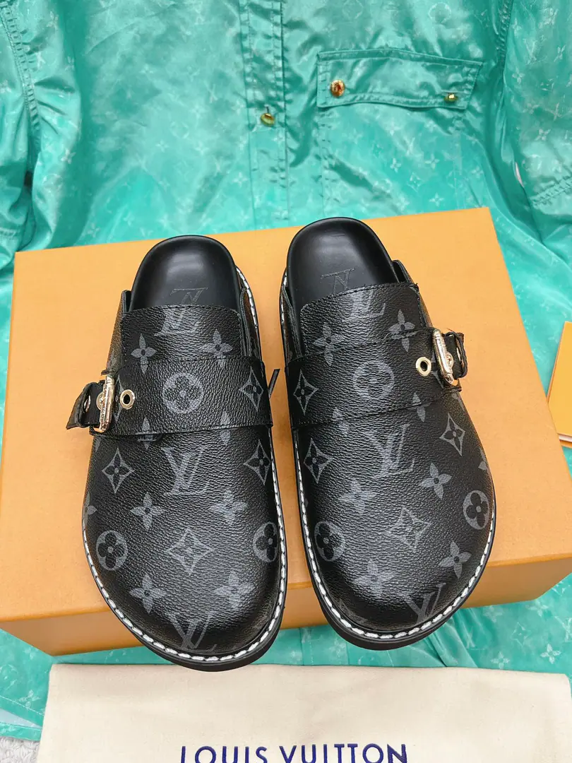 🐼 Female size Men 《Unique top version》 Louis VuittonLouis Vuitton. LvThe slipper. 2023Spring and summer's latest boom series.……【The couple's colored and the flowers are drowsing.】 High-level lazyness., I'm not tired of watching., Fashion Fill！The details are felt in your heart. ❶Fabulous.:Original Open VC➕Press FlowersLoGoProcesso ❷Uchi.:Lamb skin. ❸Bottom:Original Open UBubbles ❹Otsumi!:Original Open U➕ VCnegative combination ❺Codes:Female size35-40（40Custom）. Men38-45（45Custom）