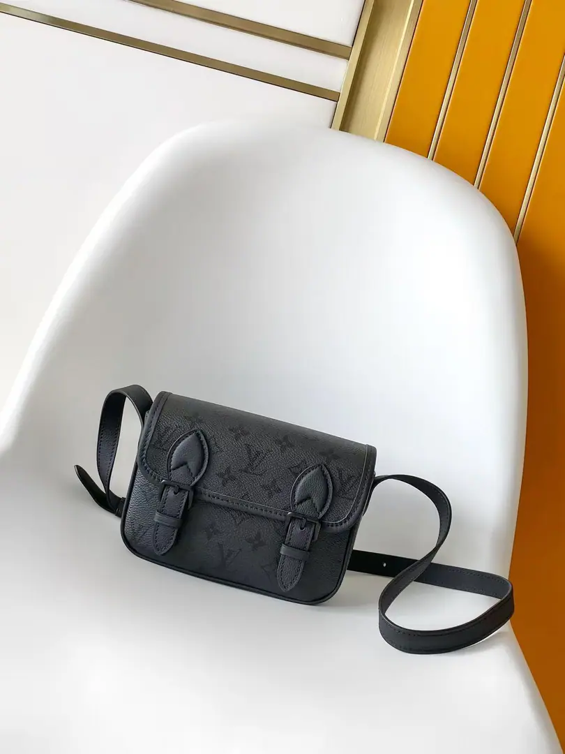 Top First ListM2A ✨‼️Paragraph Satchel The mini-curves are for. Monogram Midnight A small mail bag configuration with a top canvas, And then we'll build a harmonious visual effect with metal.. Magnetic buttons and caps are set to secure., The partition and the back of the bag make it easy for you to walk around., Reconciling shoulder belts for shoulder and slash. 19.5 x 15 x 6CM35 (Length x High x Kuan) Monogram Midnight Tiled canvas. The leather side of the cow. Built liner Metal Magnetic button opening Inline bag Outside pocket. Shoulder belt.: Undismantable, Adjustable Half a band.: 38.5 centimetres Half a length of the belt can be moved.: 51.0 centimetres