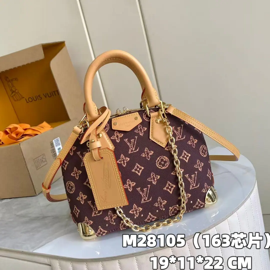 【 C01 Chip version】 Internal pricesP Paragraph: M28105, Original List Enhancement💪【I'm taking a background picture.】Paragraph Alma Trunk BB The bag is headed for Louis Vuitton. 1908 The year's collection was inspired by inspiration., Rejuvenate traditional elements Monogram Origine Pattern, And chains, The locks and the metal corner are designed to mirror each other.. Tightly-constructed handheld., Shoulder or slash. Dimensions: 19 x 11 x 22 centimetres (High x Kuan x Length)