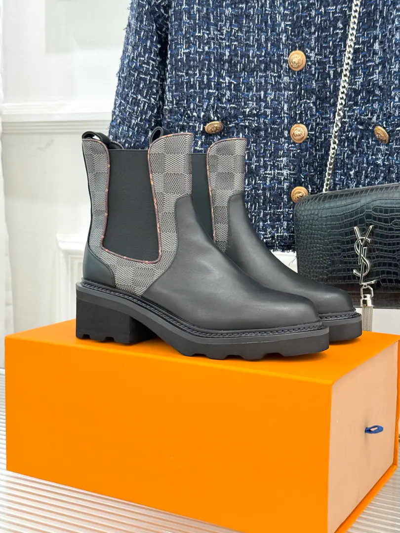 🏧𝐋𝐕The old Chelsea Chelsea., Big star shows a new Martin boots.. It's a lot of fashion., The upper foot is comfortable. The Louis Vuitton logo., Atmospheric gas. Fabulous.: Original import of calf skin Uchi.: Lamb skin. I'm comfortable with air. Otsumi!: TPUOriginal version to open Codes: 35-40 [40/41Do it.]