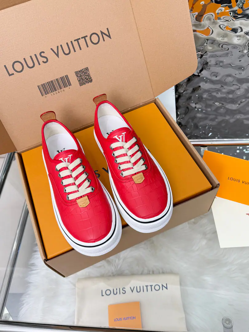 LV 27Spring and summer show.LV Combi♪ Flat-floor skateboard shoes ♪, - Don't worry about it.Pharrell WilliamsAnd he's got his new skateboard shoes.Combi: Low Gang!, 5Puncles., The suture., The bottom is rubber material. The shoes are all snake skin. Full package and plane box Men39-46 4（46You're gonna have to do it or not.）