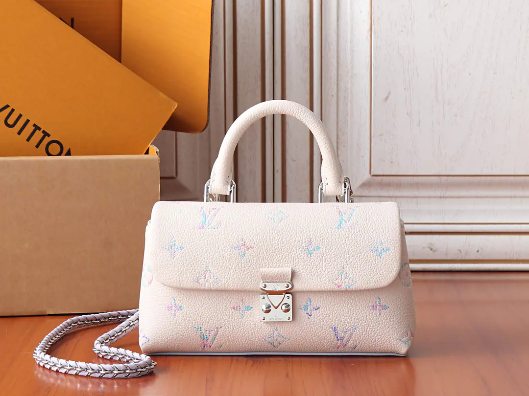 【 C01Dynamic chip】Top First List, Development of the original M2A ✨‼️Paragraph Nano Madeleine Handbags. Quartz Leather., The inspiration of the chain rings is a gradual pink stamp., Metal mix S-lock Locks and unplugable chains.. A sophisticated design that accommodates daily travel requirements, Slash, It's all right with your shoulder or hand.. 21 x 12.5 x 6CM (Length x High x Kuan) Monogram Empreinte Link Quartz Marking Cow leather. The leather side of the cow. Microfibre liner Metal The bag is equipped with a card layer. The organ layer. S-lock Lock button - You can take smartphones., Short wallet and lipstick. Chain: Disableable, Adjustable Half a chain.: 55.0 centimetres Hand handle.: Single handle.