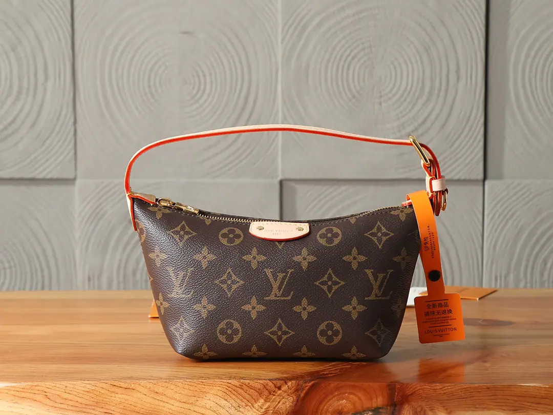 P【 C01Dynamic chip】‼️Top First List, Enhanced version‼️Pochette Hills The bags are brand-marked. Monogram The canvas., Combination of soft-skinned leather with metal-made pieces. It's enough to accommodate the daily requirements., The handle can be adjusted., Add a classy choice for everyday or evening appearances. Model: M27509 Dimensions: 18.5 x 6.5 x 11 centimetres (Length x High x Kuan)
