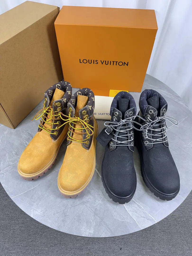 2026Latest Top Version: Couple money.LV x Timberland - Timper. Joint contributions Old flower. Pump flowers. Big yellow boots. And ankle boots. Short boots. LV x Timberland And the ankle boots. Monogram Water-proof, velvet-faced cow leather., The master craftsman of the brand is a master of the Italian classics. Timberland 6 Inches of boots., You can see it in American style. Pharrell Williams Made it. 2024 Autumn Men's Dress Show. Monogram Scratch., Timberland The original shoelaces and the outer lookout detail., Leather tags are written collaboratively Send a cabinet for fine packaging🛍📦 ▪️Fabulous.: Original customized import of head-level cattle skin ▪️Uchi.: Original custom skin/The net. ▪️Otsumi!: Original modeling of slide-resistant rubber material ▪️Bottom: 3.5CM ▪️Size: Female35-40 Men39-46Batch