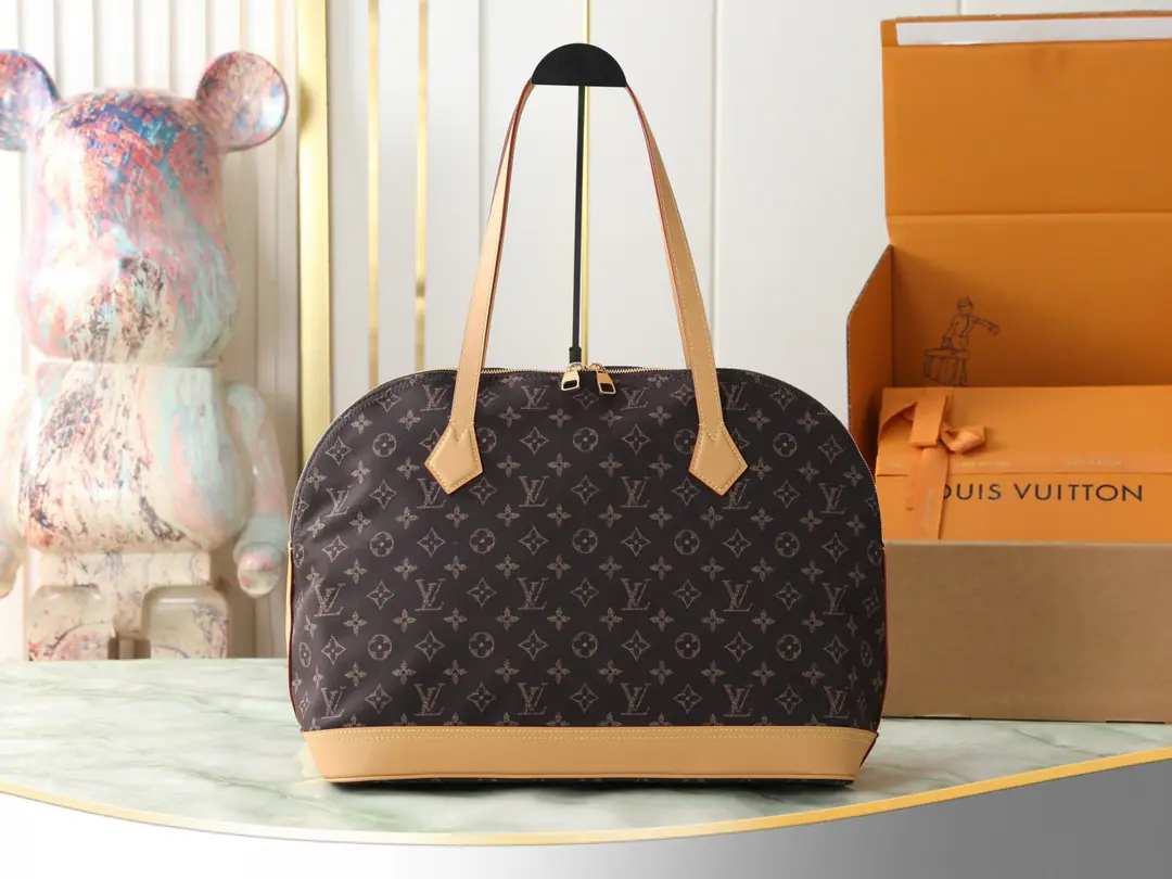 【Top First List It's so exclusive.】M2A Alma Shoulder Medium Handbag ParagraphAlma ShoulderMedium pocket through.Pharrell WilliamsThe delicate remodeling., Converts the abundance to a long ratio, Add a classic new work to the men's closet.. Sandwig technology, together with silk and silk., Comfortable and grinding properties. Leather shoulder belts ensure comfort and portability.. Dimensions: 36x28x17centimetres（LengthxHighxKuan）