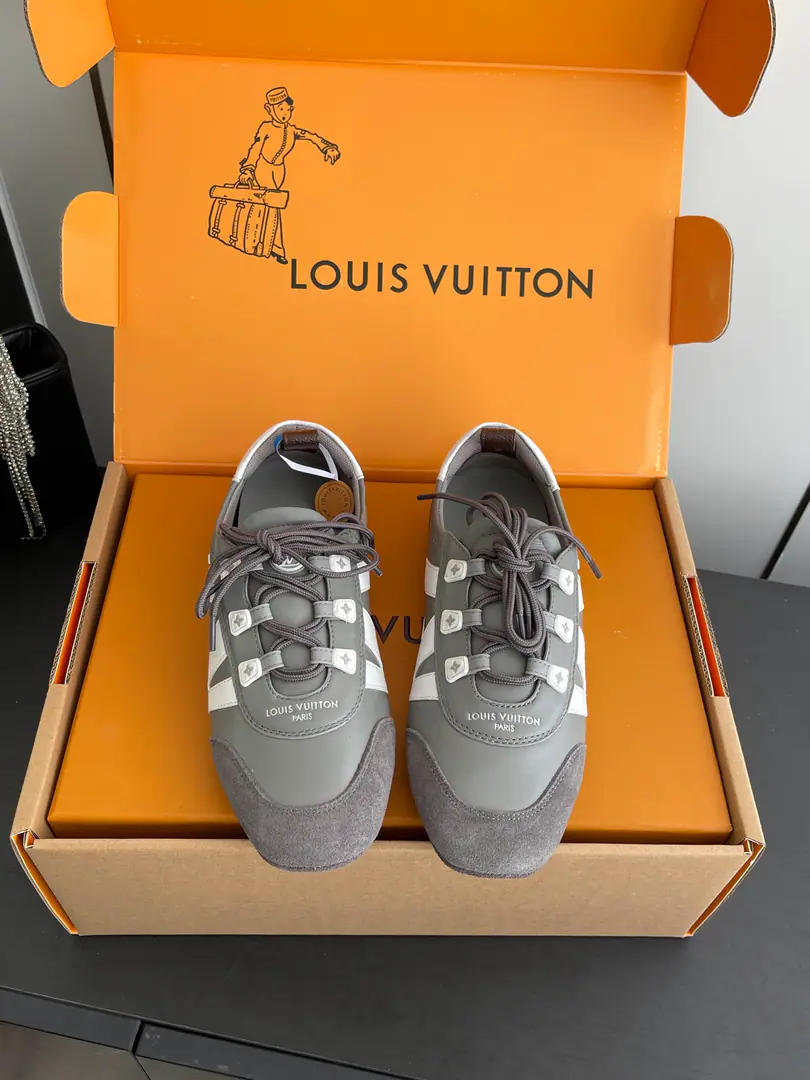 [Append+] 🏧𝐋𝐕Louis Vuitton's ass is a spring and summer.SneakerinaSeries Ballet sneakers. - Tetsu. Sneakerina Ballet wind shoes make flow lines with silky cow leather. The comfort of lightly shaped and sports shoes with ballet shoes. Side LV MarkingMonogram After the canvas, bring the details. Sacchetto Process and TPU The outside is a softer dress. Three pieces of accessories. Make it work. Fabulous. Original customized import of head-level cattle skin Uchi. The original customizes the original air network to be the foundation of the original. NoteTPUMaterial Codes: 35-41（40.41Do it.）