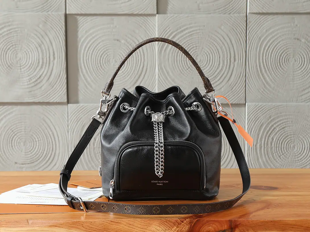 P【 C01Dynamic chip】‼️Top First List, Enhanced version‼️No Way The bag came from LV Vibe Series, I'm going to put the sheep leather in the rosy metal., ♪ And the Mordon Rocks ♪ Noé Handbag Elements. LV Circle Slide decorations to adjust openings, The front pocket can take keys and makeup at all times.. Model: M14377 Dimensions: 22.5 x 15.5 x 24 centimetres (High x Kuan x Length)