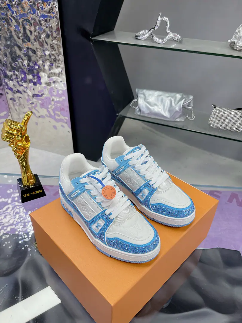 Plant LvNew Colour The drill won't drop.（Drilling.） Original development Quality out. Welcome to the comparison. ❥❥❥❥❥❥LVShoes Series LV Trainer MaxiThe sneakers bring in the loose contour of the dress series.VirgilAblohIn the pen.LVTrainerSports shoe design, The skin of the cow and the face of the skin, the fabric and the laces., And with a bunch of beads, you can see the classics.. LVLetters with shoe tongues, MonogramFlowers are outside.. Mixed Materials It's made of top-deep cow skin., Import custom-made cowboy cloth packages, Coarse shoe tie-tape design, Sideband Monogram Big stamp., Shoe tongue and back heel.”lv 54“Emblems., There's a rubber coat. Monogram Flowers., The cotton in the web., Comfortableness is as great as ever., The legacy of the good., Quality is paramount., Worth it.！ Codes: Female35-40 Men39-44（45I'll make sure I don't change it.） ♡Full package with original gift box