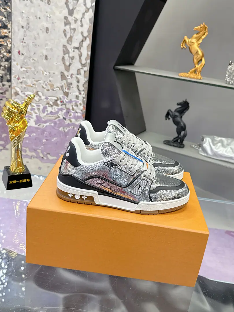 Plant prices Officially the latest.💗Recent Colours💗 Original development Quality out. Welcome to the comparison. ❥❥❥❥❥❥LVShoes Series LV Trainer MaxiThe sneakers bring in the loose contour of the dress series.VirgilAblohIn the pen.LVTrainerSports shoe design, Spring and summer boys show.. The skin of the cow and the face of the skin, the fabric and the laces., And with a bunch of beads, you can see the classics.. LVLetters with shoe tongues, MonogramFlowers are outside.. Mixed Materials It's made of top-deep cow skin., Import custom-made cowboy cloth packages, Coarse shoe tie-tape design, Sideband Monogram Big stamp., Shoe tongue and back heel.”lv 54“Emblems., There's a rubber coat. Monogram Flowers., The cotton in the web., Comfortableness is as great as ever., The legacy of the good., Quality is paramount., Worth it.！ Codes: Men39-44（ 38 46I'll make sure I don't change it.） ♡Full package with original gift box